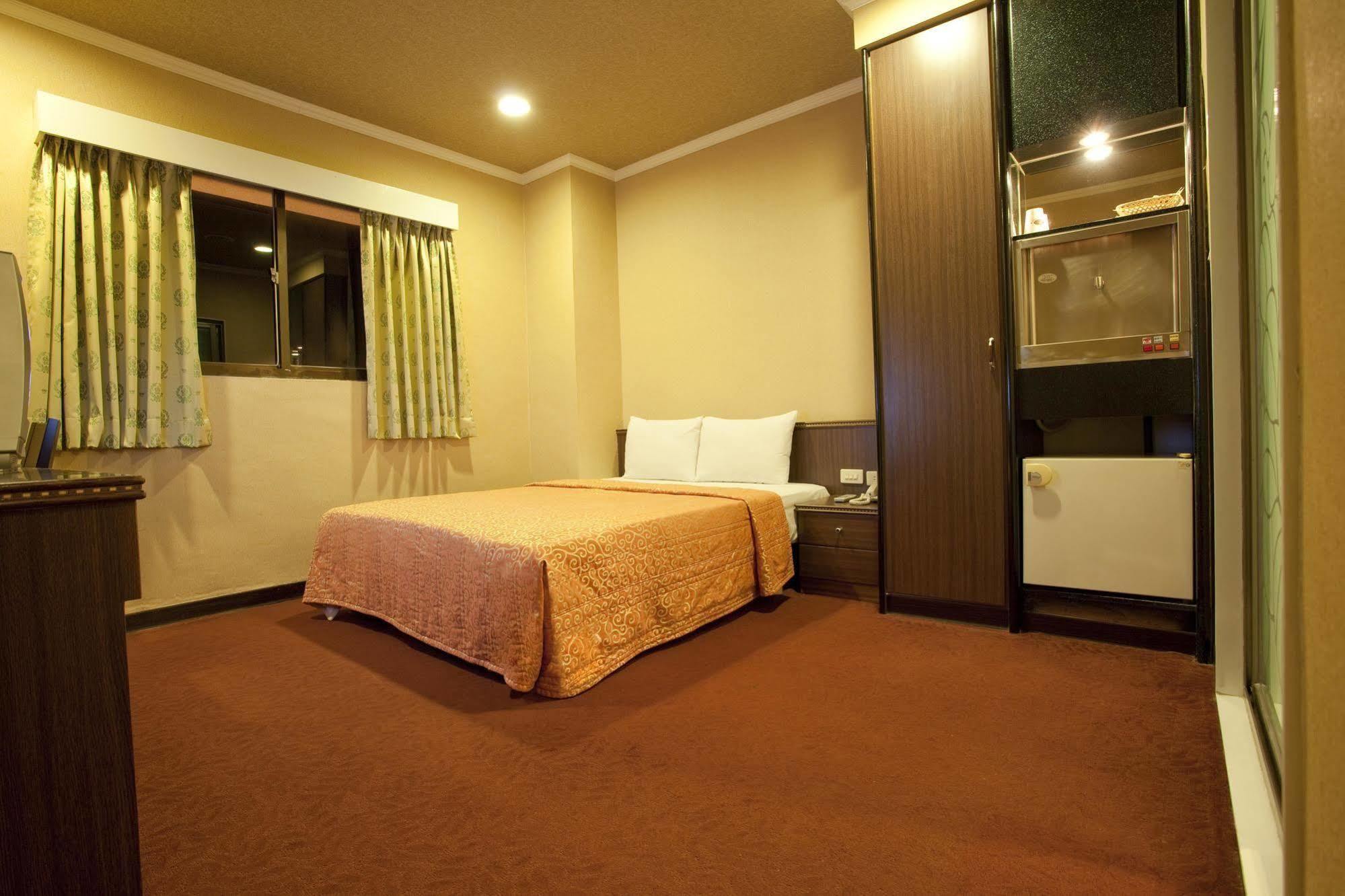 Huahou Hotel Kaohsiung Exterior photo